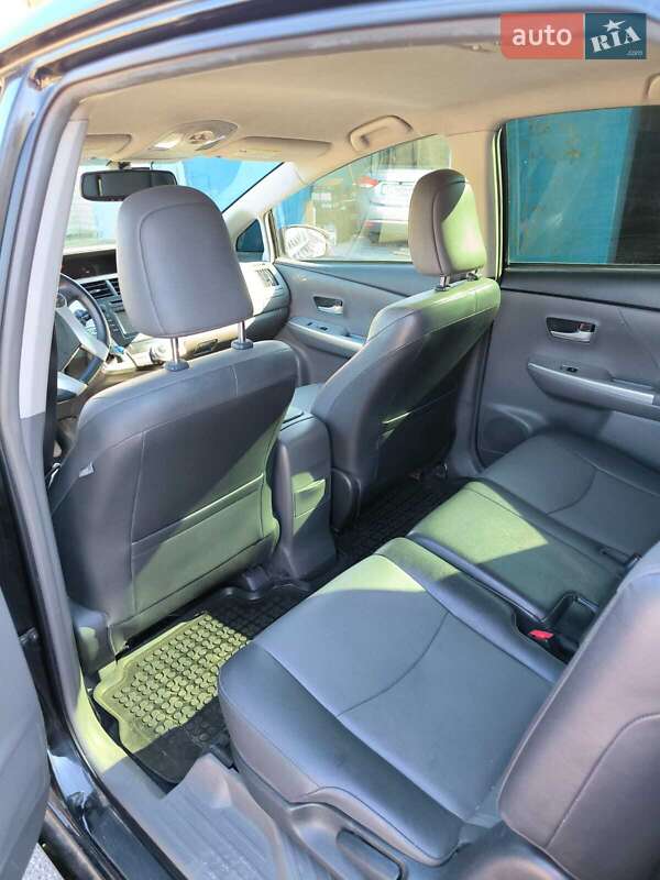 Универсал Toyota Prius v 2014 в Кривом Роге