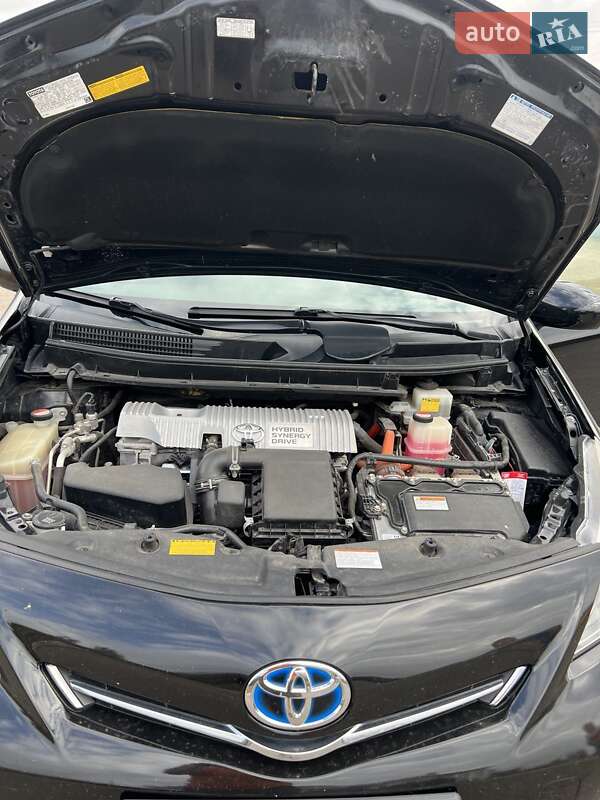 Универсал Toyota Prius v 2014 в Кривом Роге