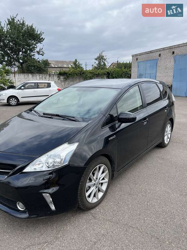 Универсал Toyota Prius v 2014 в Кривом Роге