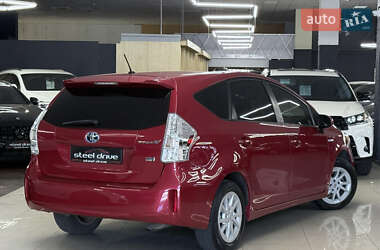 Универсал Toyota Prius v 2012 в 