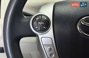 Универсал Toyota Prius v 2012 в 