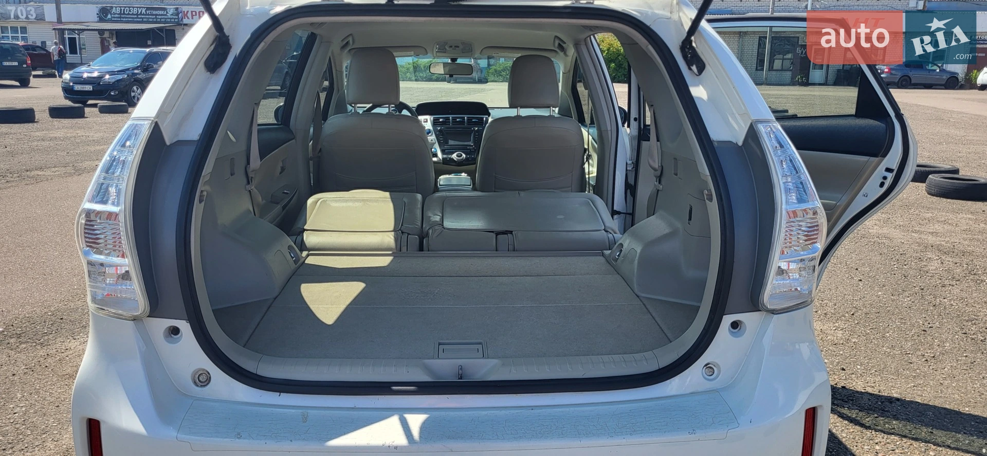 2012 Toyota Prius v (+) - мініатюра 14