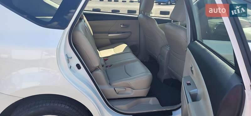 Универсал Toyota Prius v 2012 в Черкассах