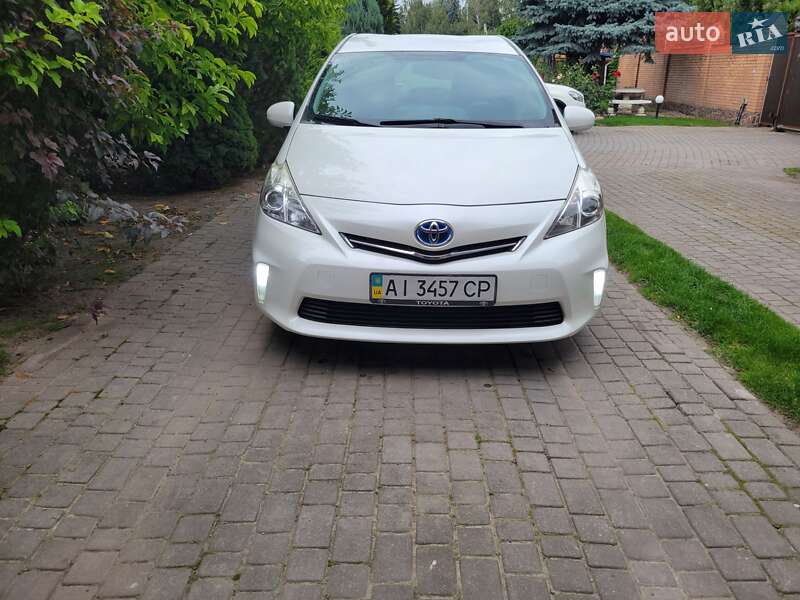 Универсал Toyota Prius v 2014 в Киеве