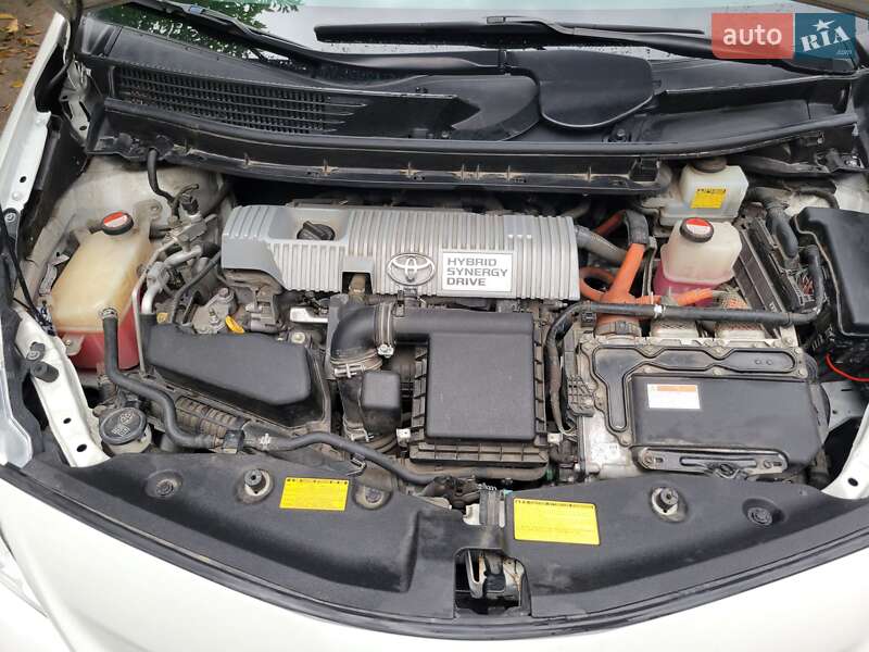 Универсал Toyota Prius v 2014 в Киеве