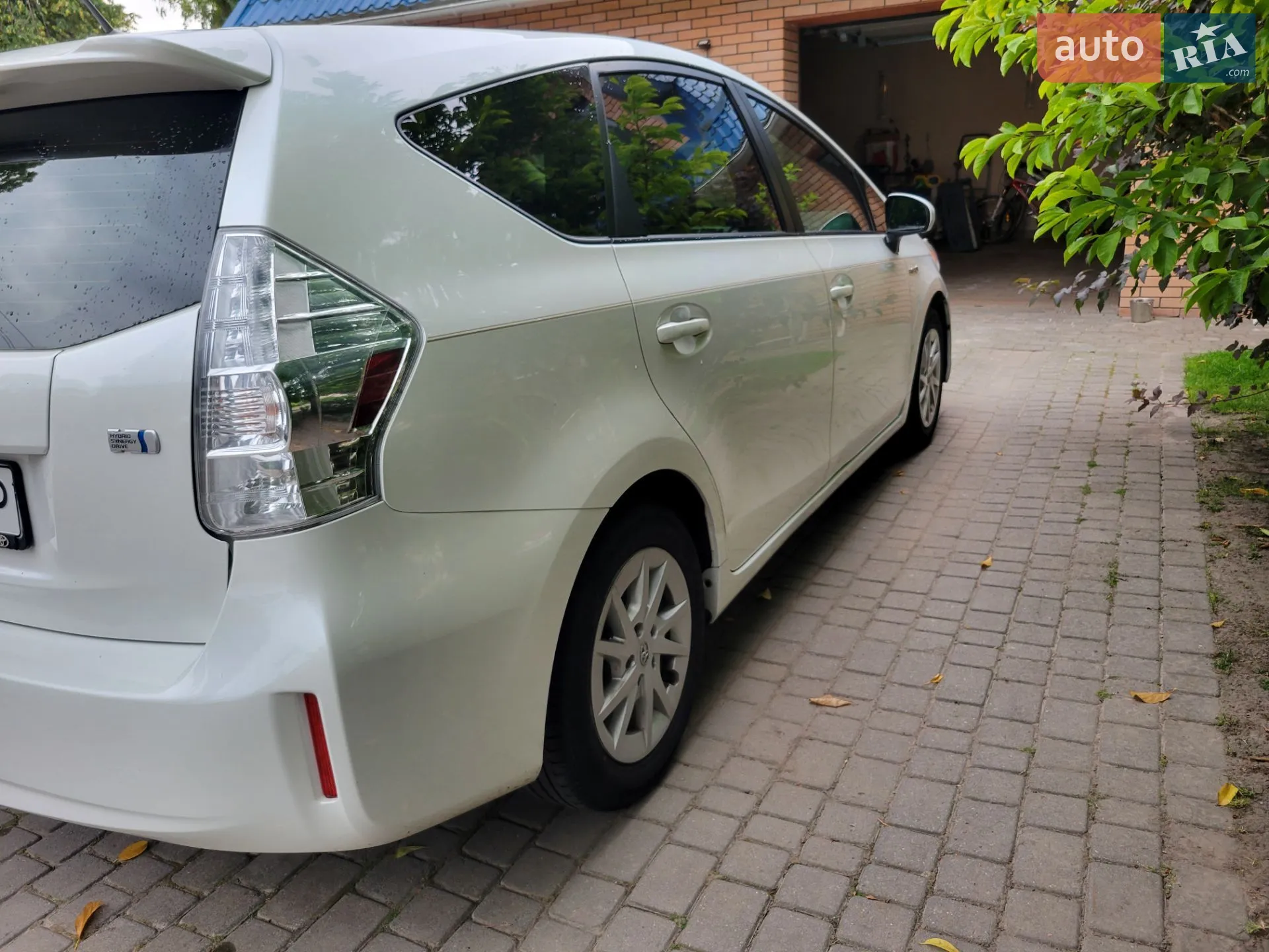 2014 Toyota Prius v (+) - мініатюра 2