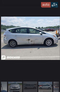 Универсал Toyota Prius v 2014 в 