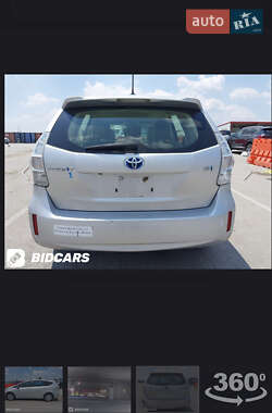 Универсал Toyota Prius v 2014 в 