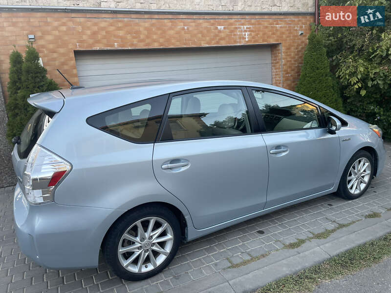Универсал Toyota Prius v 2013 в Черноморске фото 8 Универсал Toyota Prius v 2013 в Черноморске