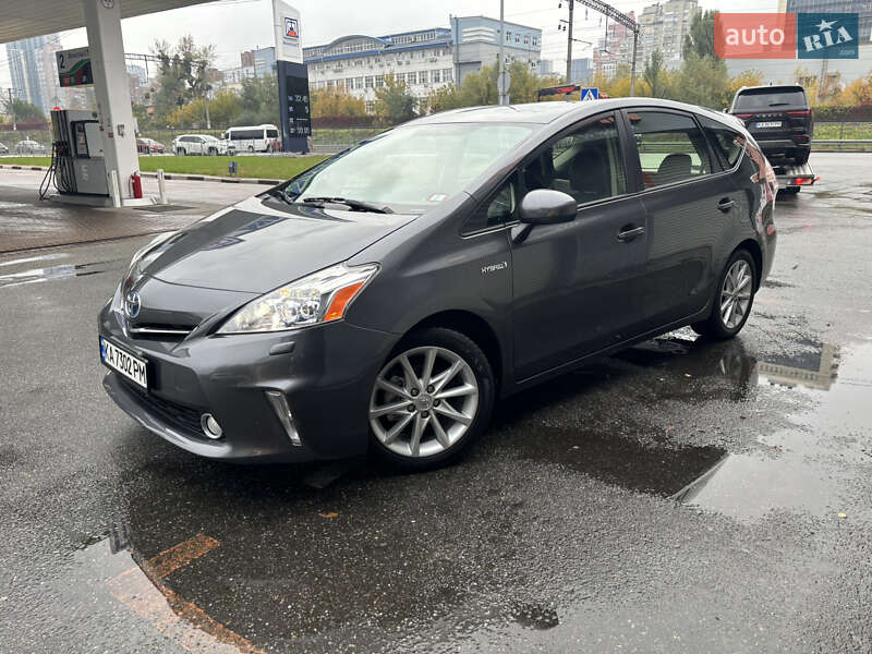 Toyota Prius v 2012 Toyota Prius v 2012