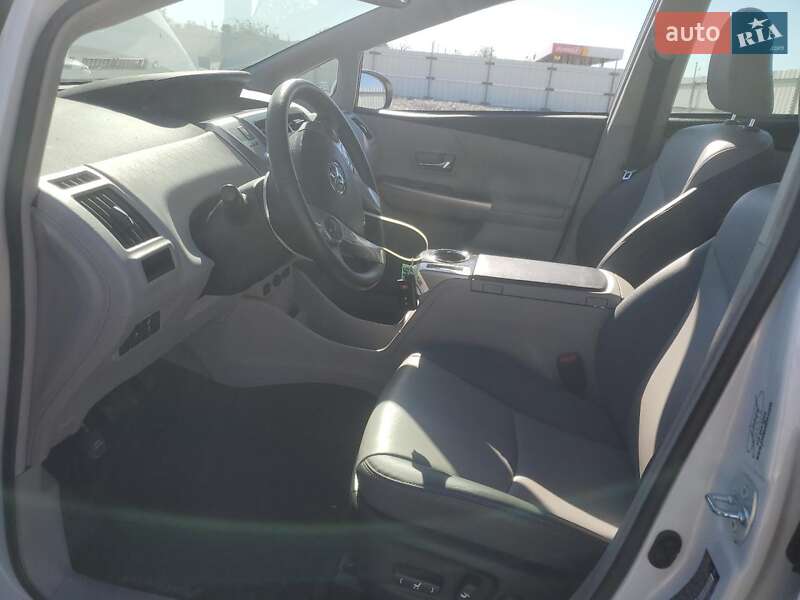 Универсал Toyota Prius v 2017 в Львове