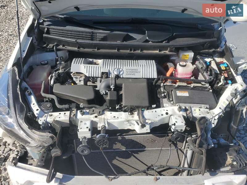 Универсал Toyota Prius v 2017 в Львове