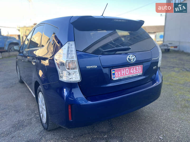 Універсал Toyota Prius v 2013 в Луцьку