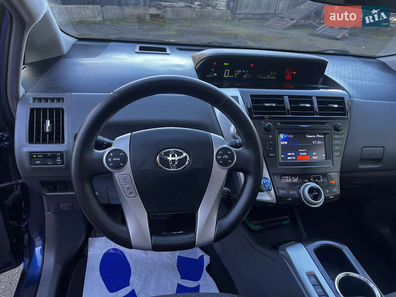 Універсал Toyota Prius v 2013 в Луцьку