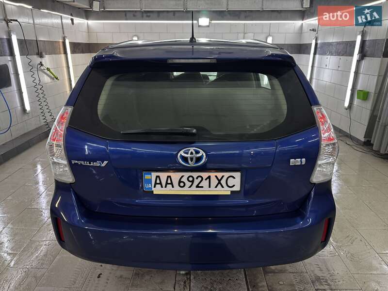 Универсал Toyota Prius v 2014 в Киеве