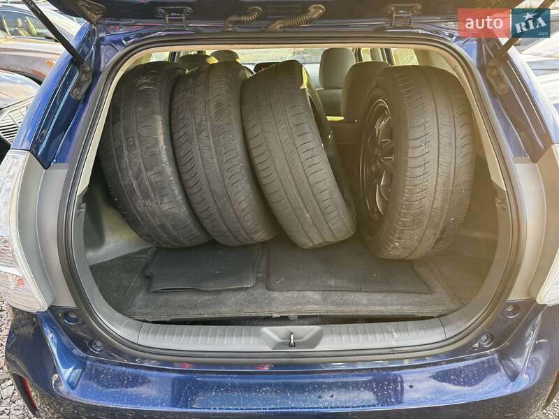 Универсал Toyota Prius v 2014 в Киеве