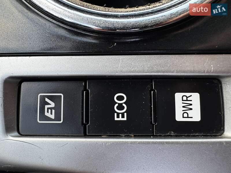 Универсал Toyota Prius v 2014 в Киеве