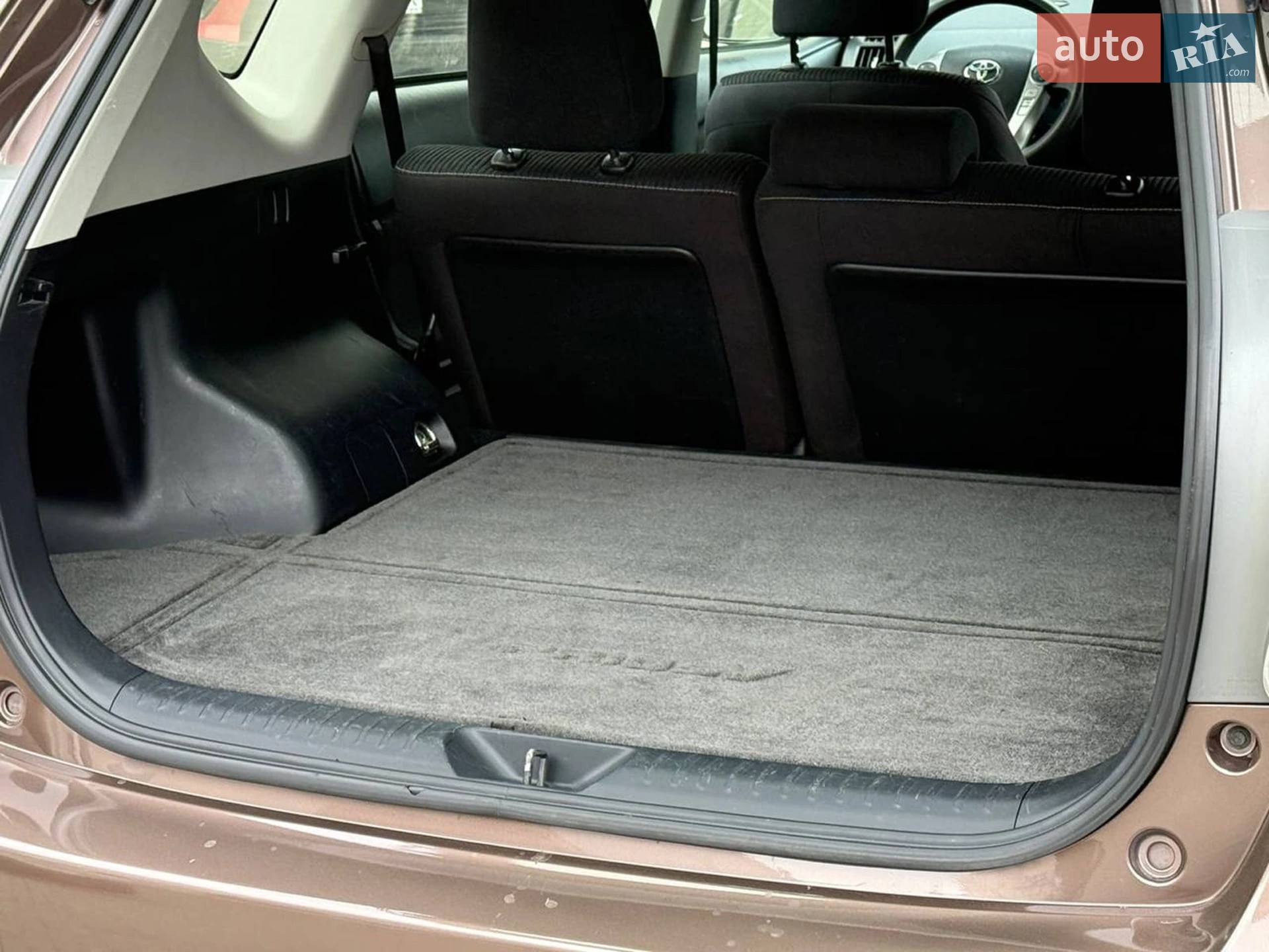 2015 Toyota Prius v (+) - мініатюра 16