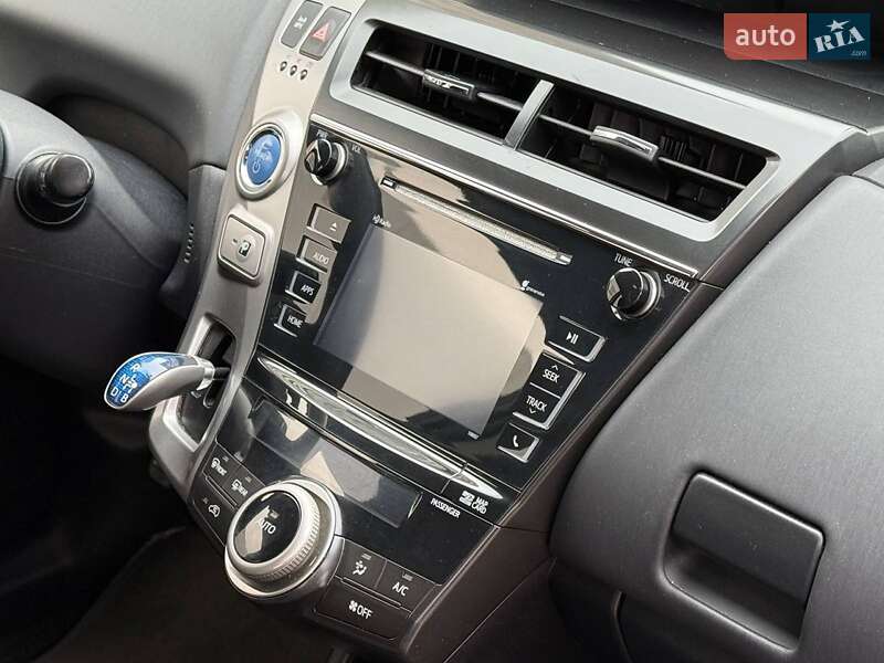 Универсал Toyota Prius v 2015 в Одессе