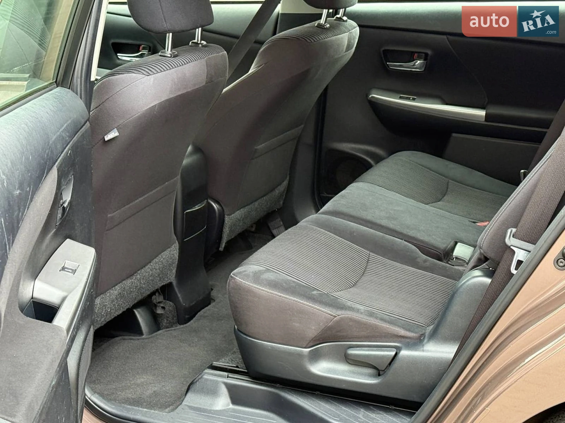2015 Toyota Prius v (+) - мініатюра 14
