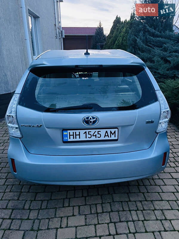 Универсал Toyota Prius v 2013 в Одессе