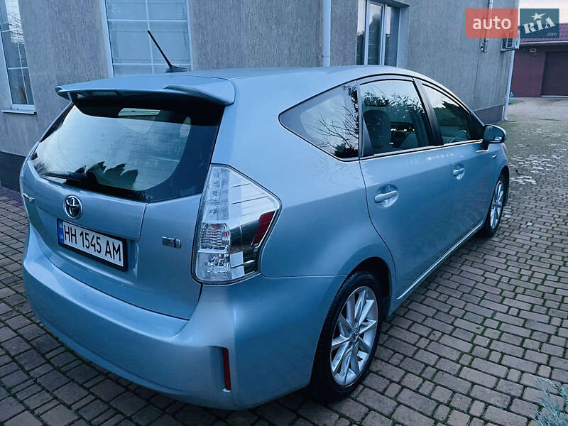 Универсал Toyota Prius v 2013 в Одессе