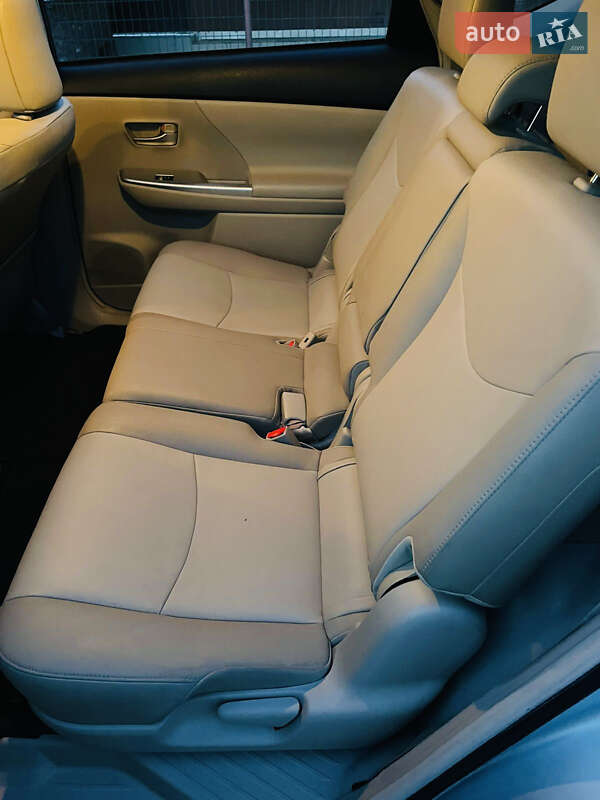 Универсал Toyota Prius v 2013 в Одессе