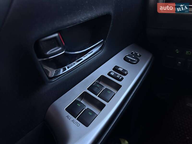 Универсал Toyota Prius v 2015 в Киеве