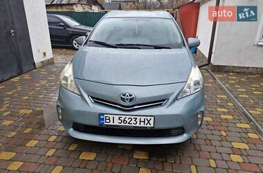 Универсал Toyota Prius v 2013 в Полтаве