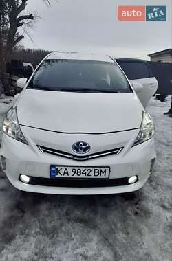 Универсал Toyota Prius v 2012 в Киеве