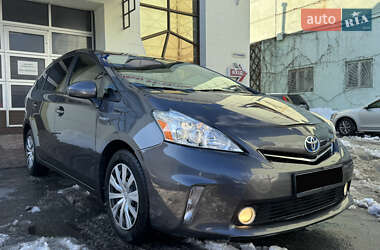 Хетчбек Toyota Prius v 2014 в Києві