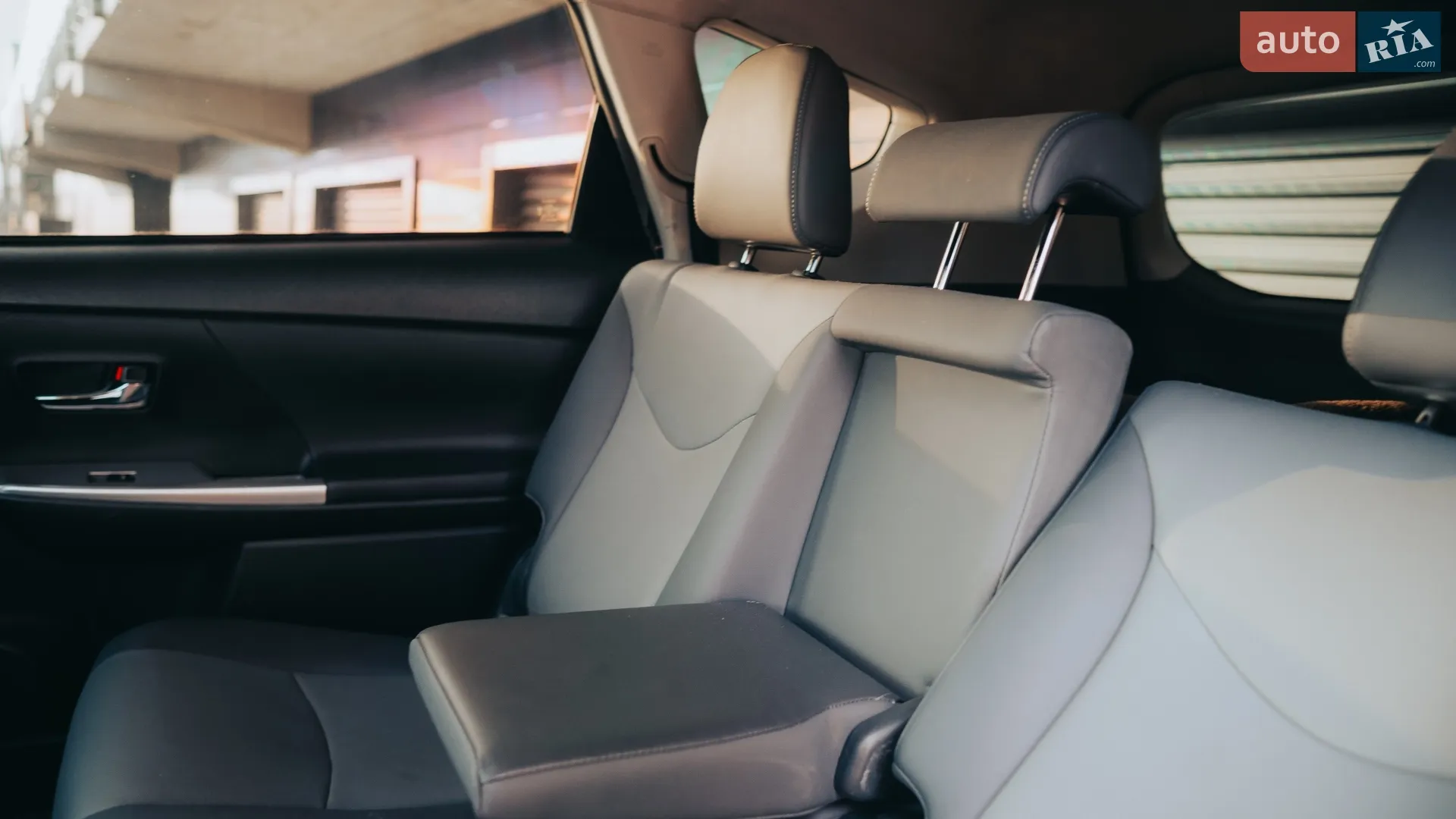 2013 Toyota Prius v (+) - мініатюра 28