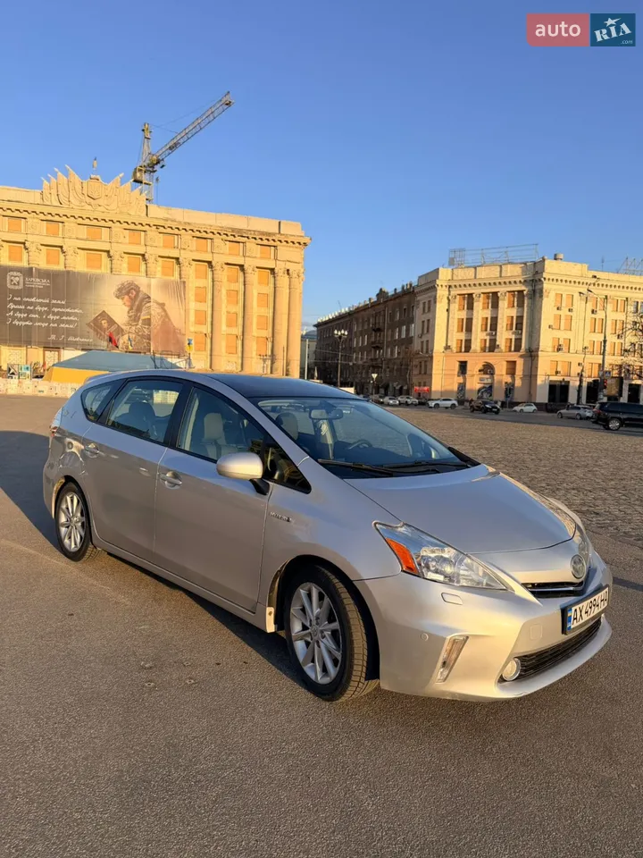 2011 Toyota Prius v (+) - мініатюра 9