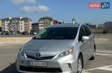 Универсал Toyota Prius v 2014 в Киеве