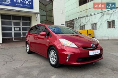 Универсал Toyota Prius v 2013 в Киеве