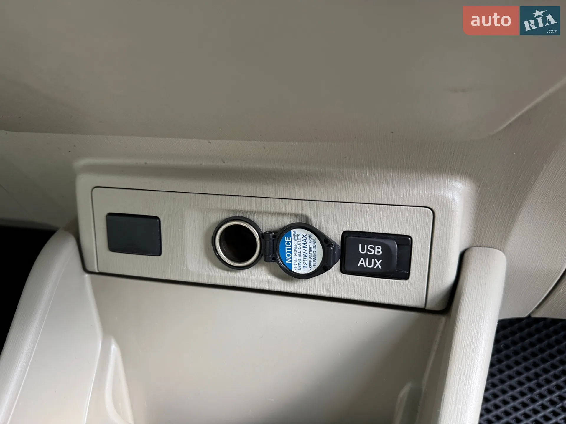 2013 Toyota Prius v (+) - мініатюра 17