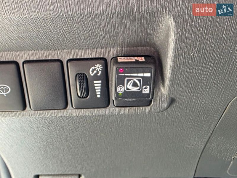 Универсал Toyota Prius v 2013 в Запорожье фото 18 Универсал Toyota Prius v 2013 в Запорожье