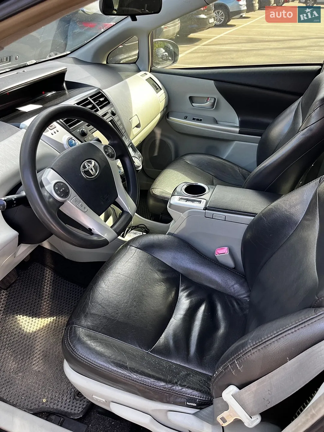 2011 Toyota Prius v (+) - мініатюра 11