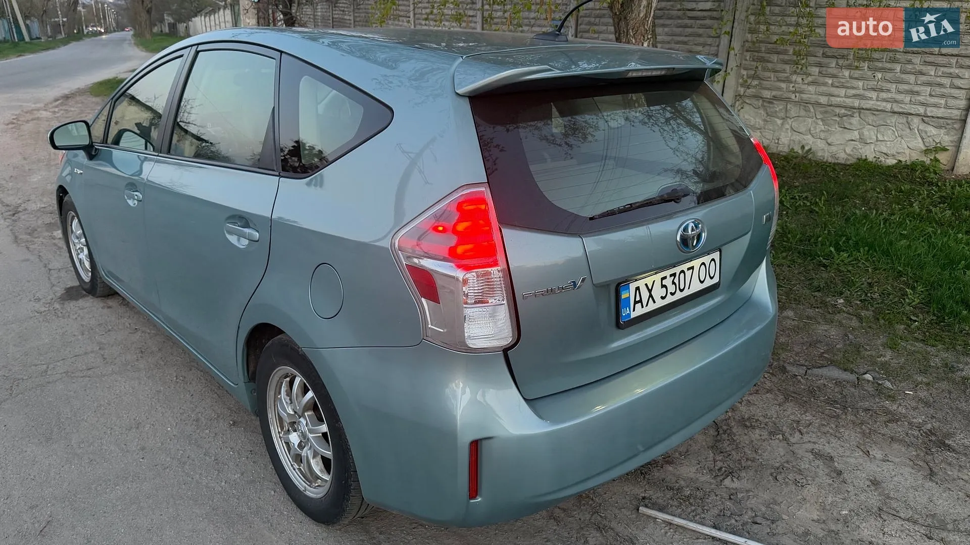 2015 Toyota Prius v (+) - мініатюра 10