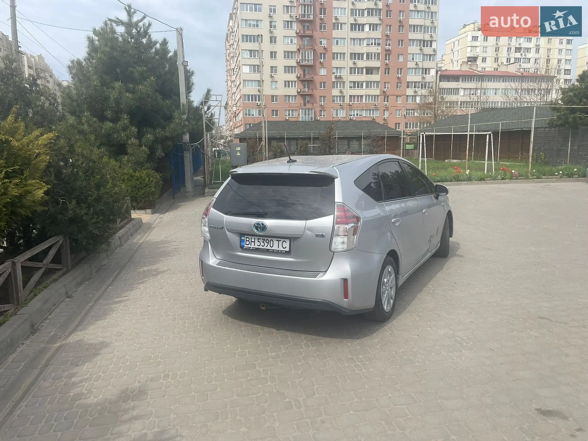 2015 Toyota Prius v (+) - мініатюра 3