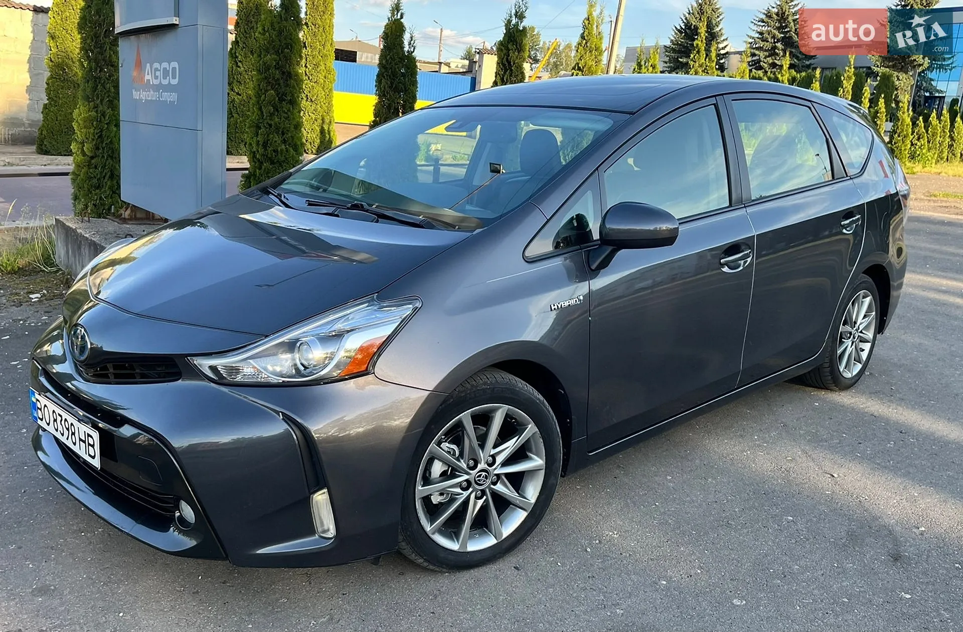 2014 Toyota Prius v (+) - мініатюра 3