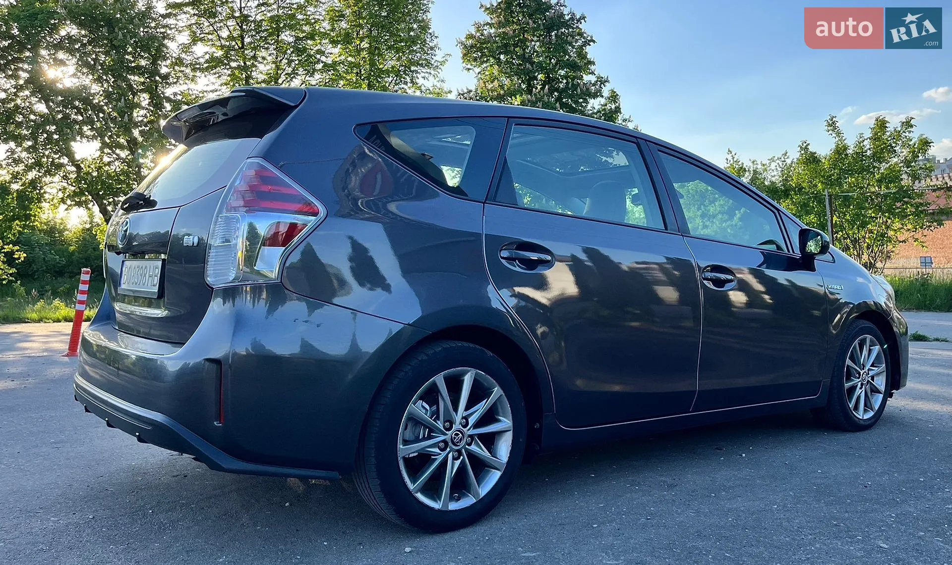 2014 Toyota Prius v (+) - мініатюра 17