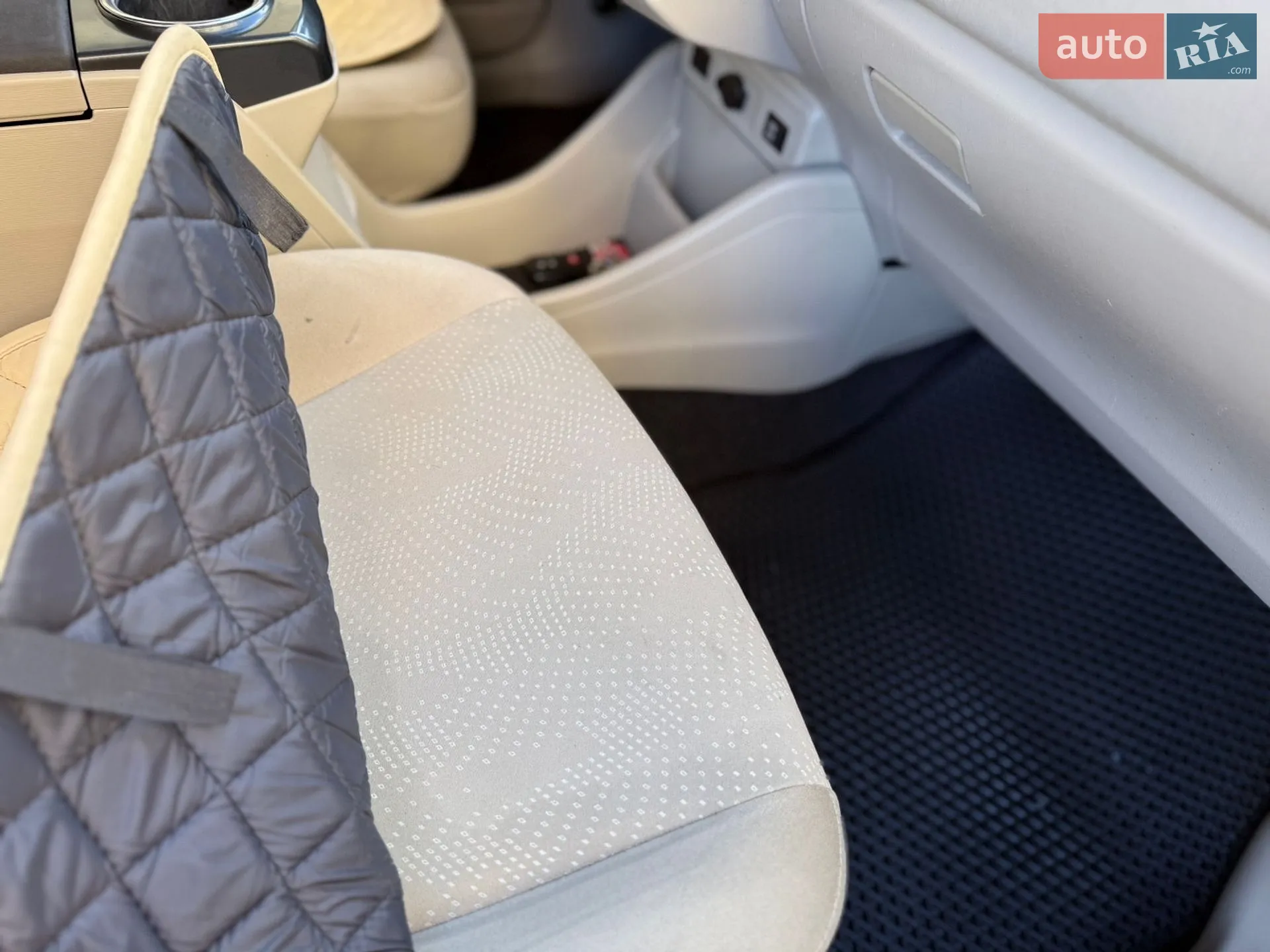 2013 Toyota Prius v (+) - мініатюра 44