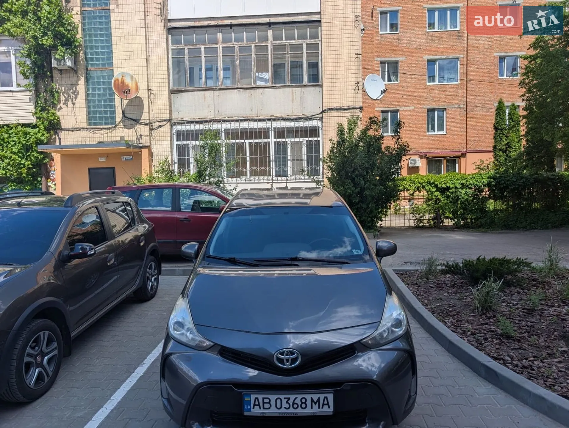 2015 Toyota Prius v (+) - мініатюра 8