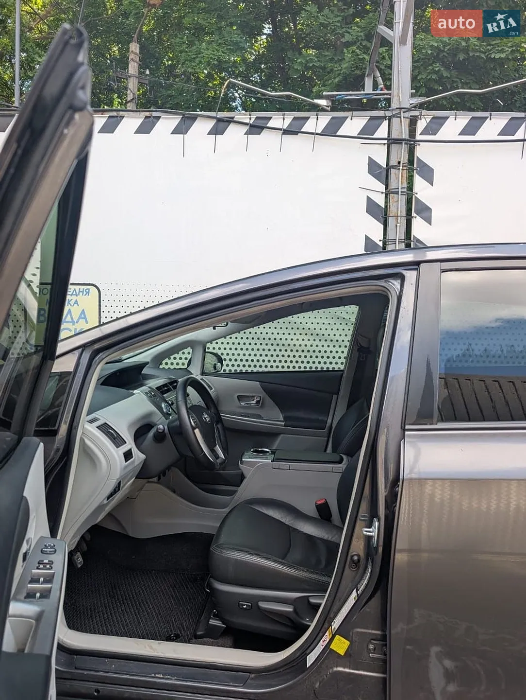 2015 Toyota Prius v (+) - мініатюра 20