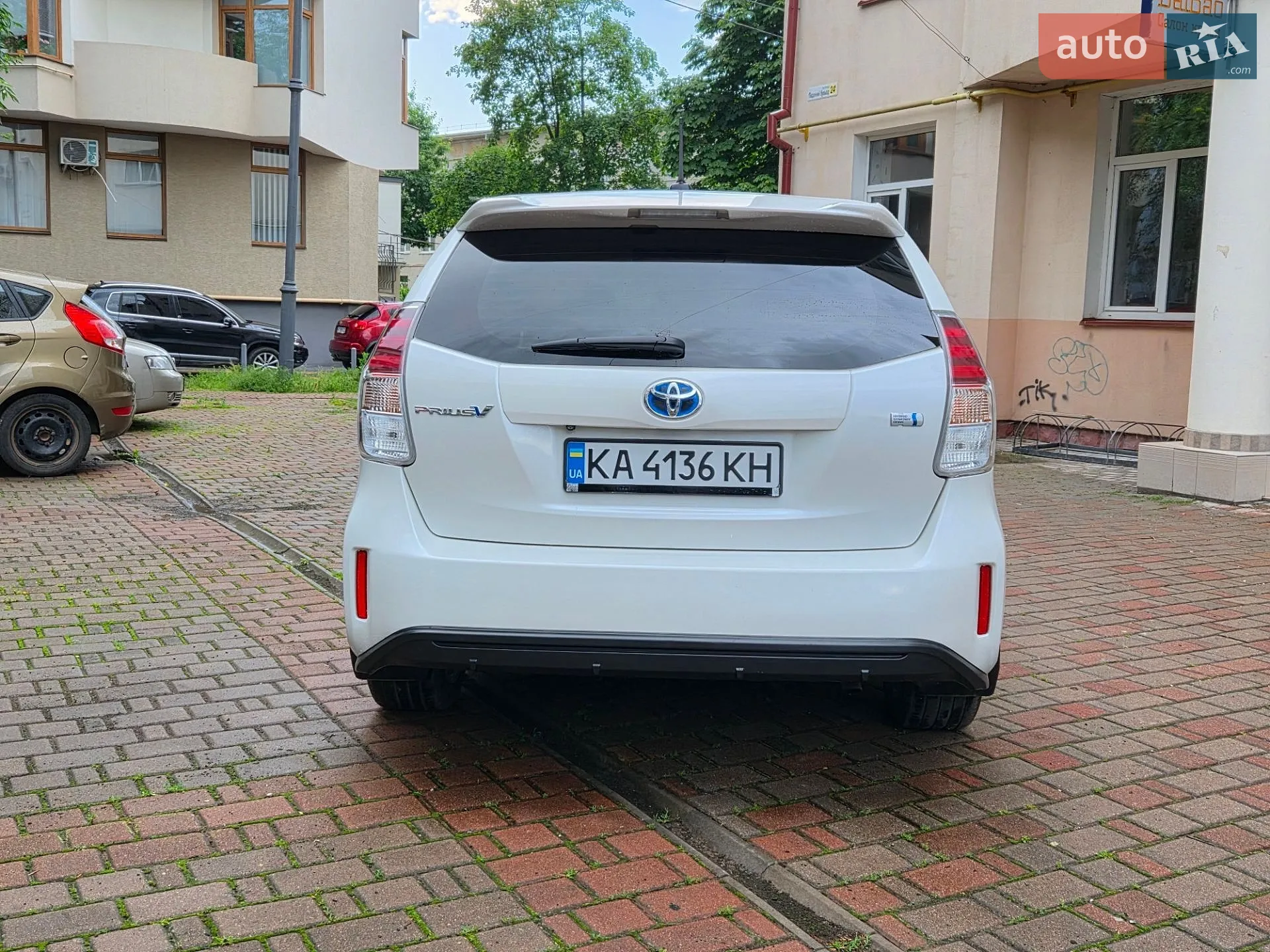 2014 Toyota Prius v (+) - мініатюра 7