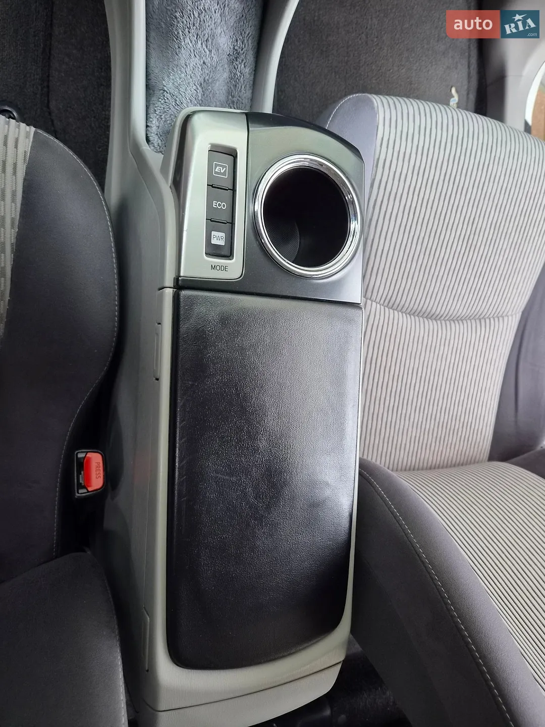 2014 Toyota Prius v (+) - мініатюра 32