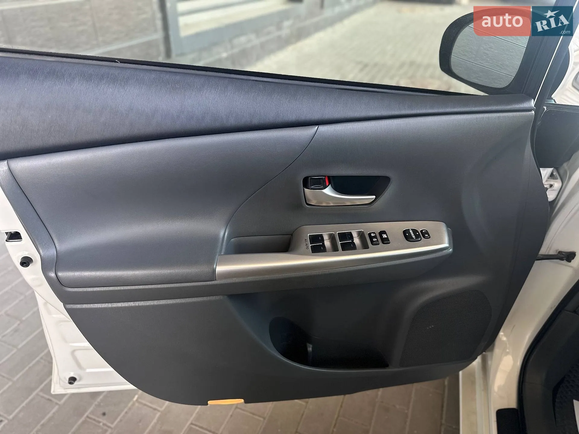 2012 Toyota Prius v (+) - мініатюра 7