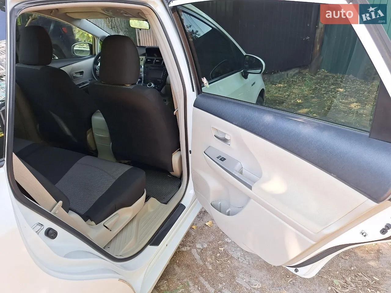 2012 Toyota Prius v (+) - мініатюра 8