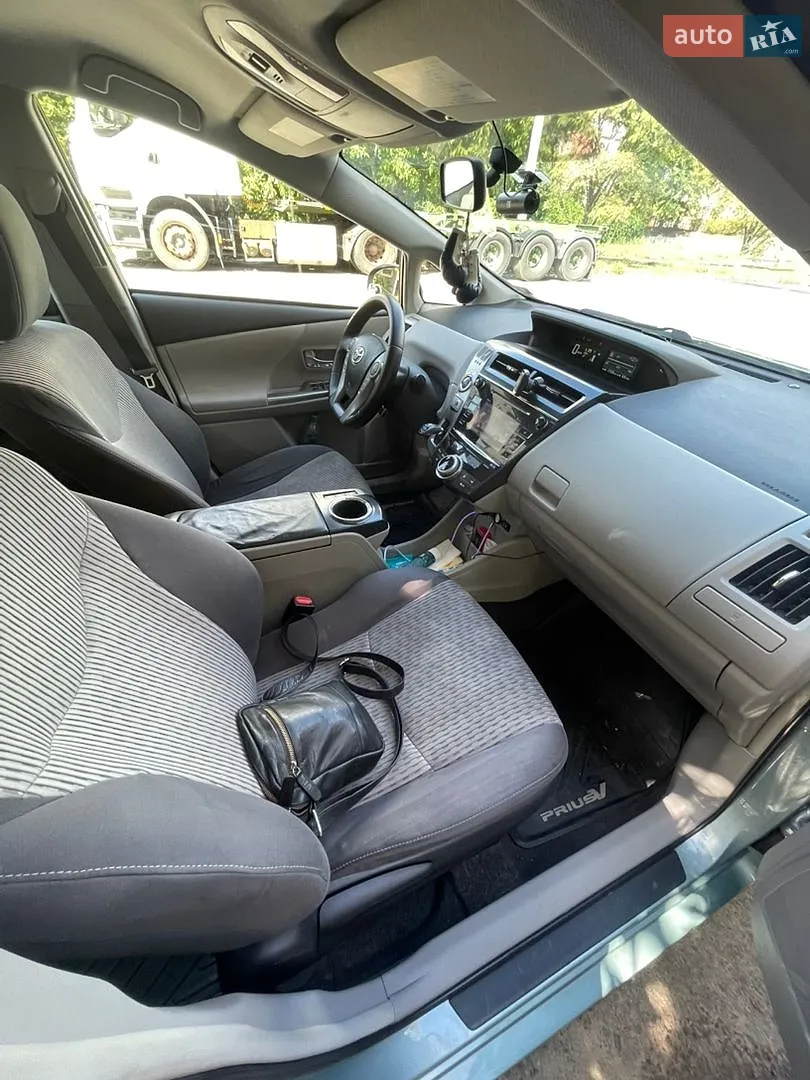 2016 Toyota Prius v (+) - мініатюра 15